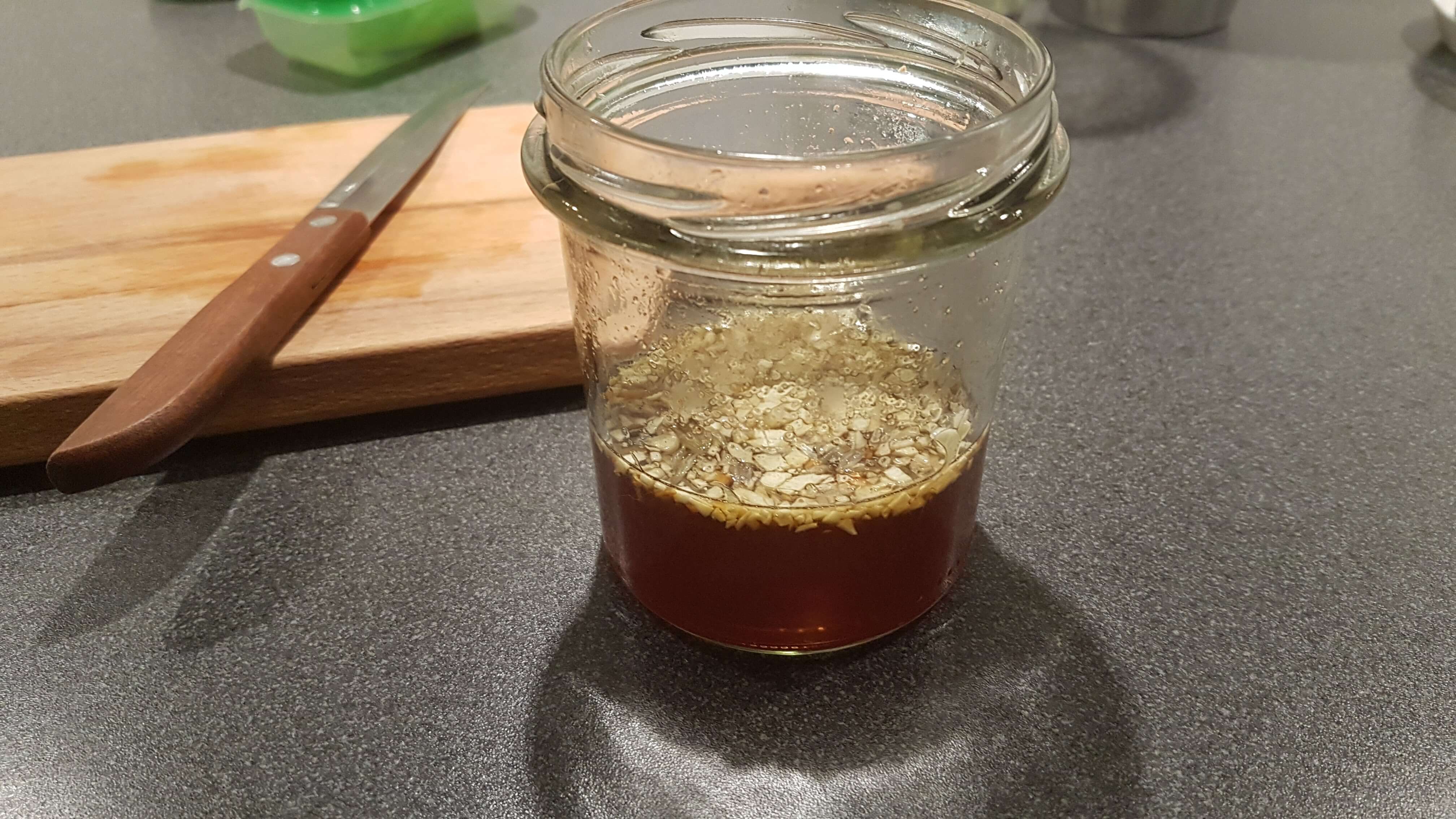 Færdigblandet sauce.
