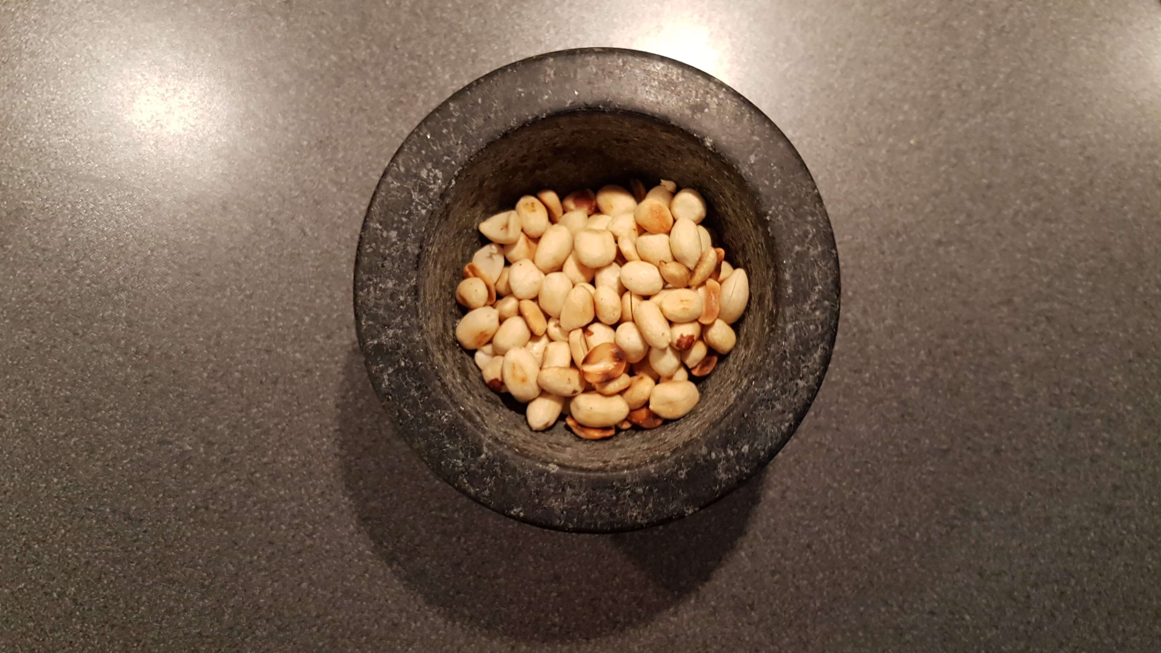 Placer i morter når de er klar.